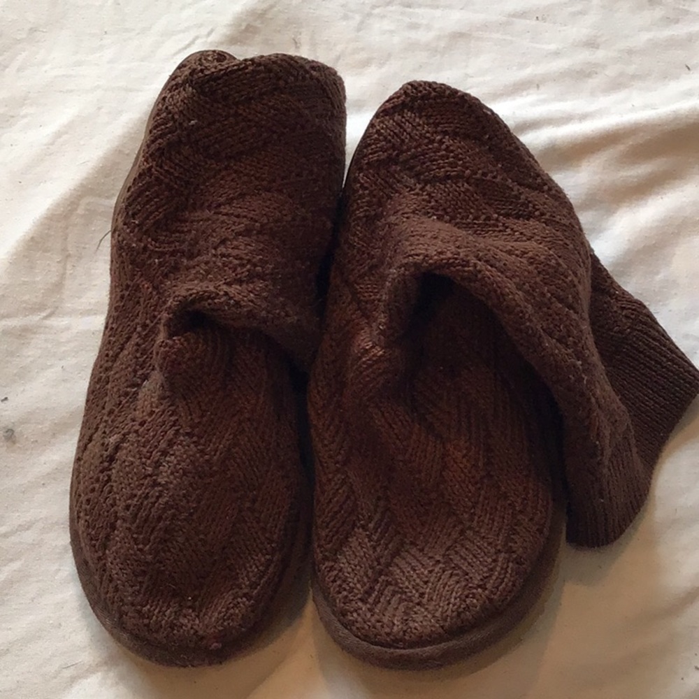 Size 5 knitted uggs